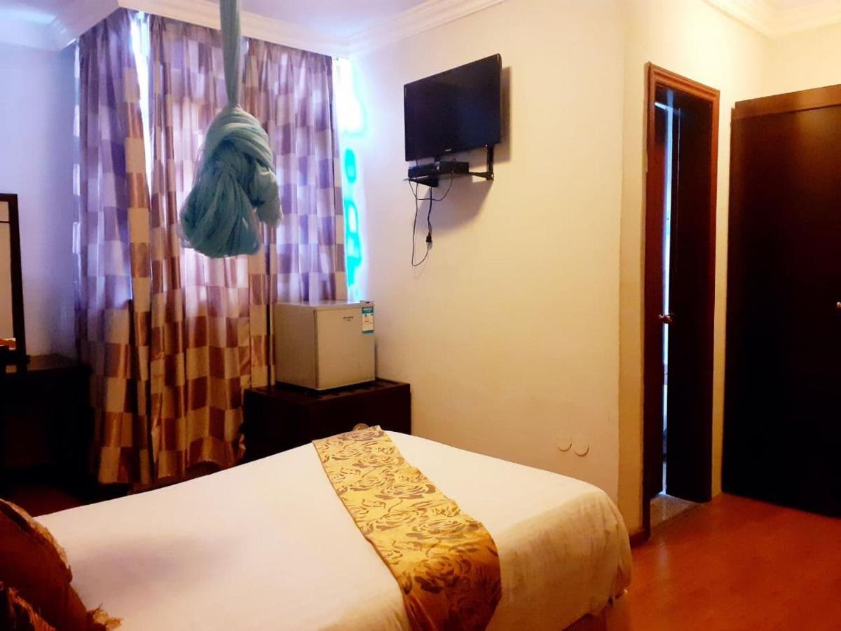 Amenities Hotel Адис Абеба Екстериор снимка