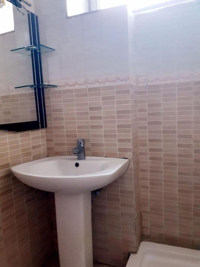 Amenities Hotel Адис Абеба Екстериор снимка