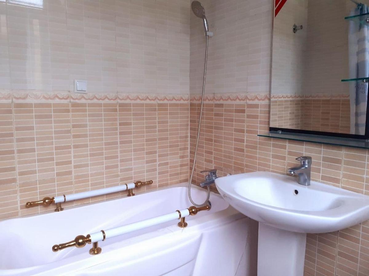 Amenities Hotel Адис Абеба Екстериор снимка