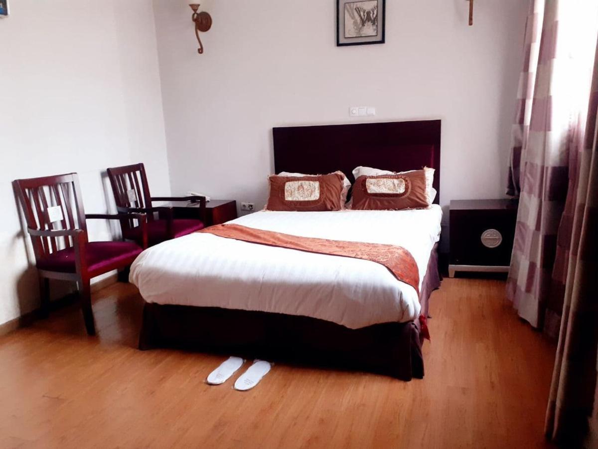 Amenities Hotel Адис Абеба Екстериор снимка