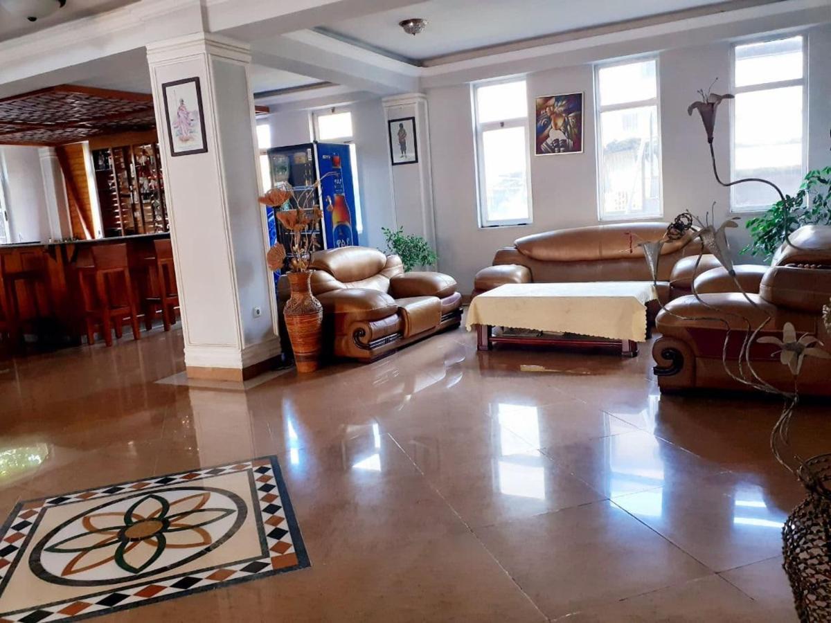 Amenities Hotel Адис Абеба Екстериор снимка
